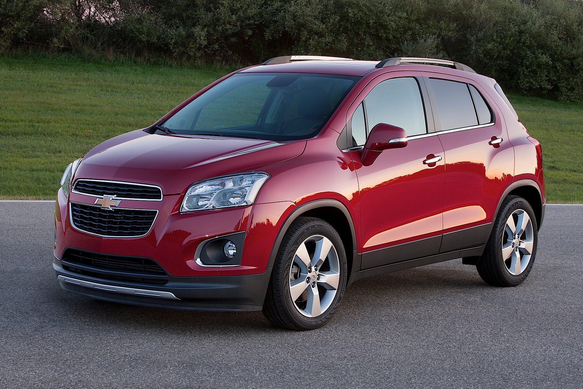 Шевроле туго. Chevrolet Tracker 2015. Chevrolet Trax/Tracker. Chevrolet Trax/Tracker 2012. Chevrolet Trax 2014.