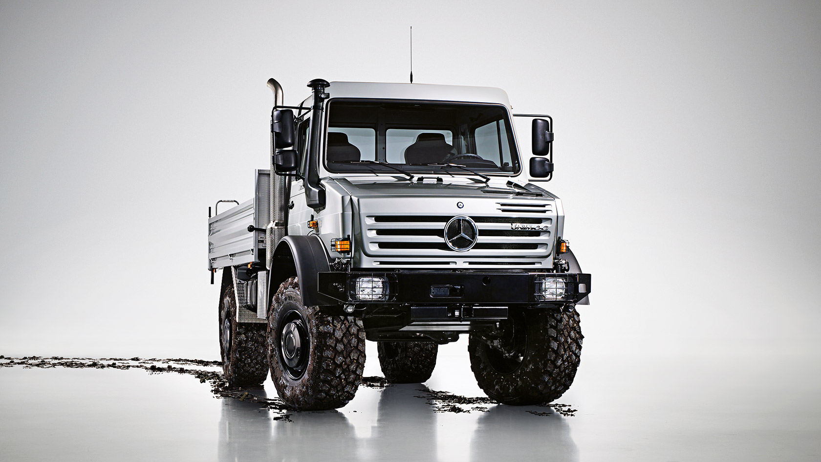 Filing tuning di alta qualità Mercedes-Benz Unimog U4000 4.81L R4 218hp