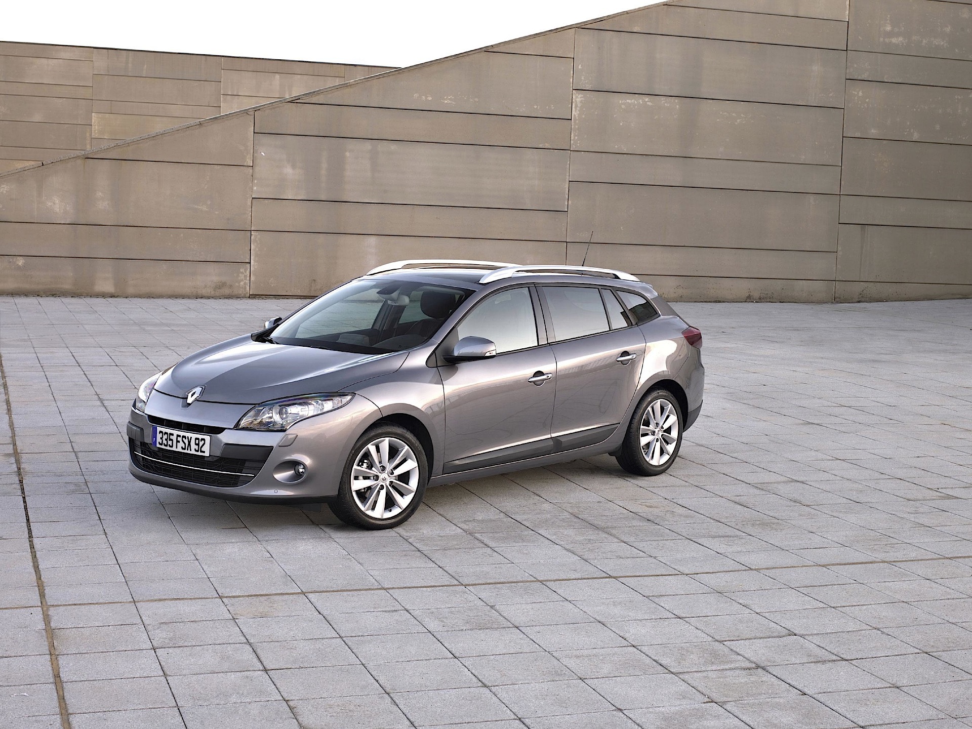 Reprogramiranje vozila Renault Megane 2.0i 16v  140