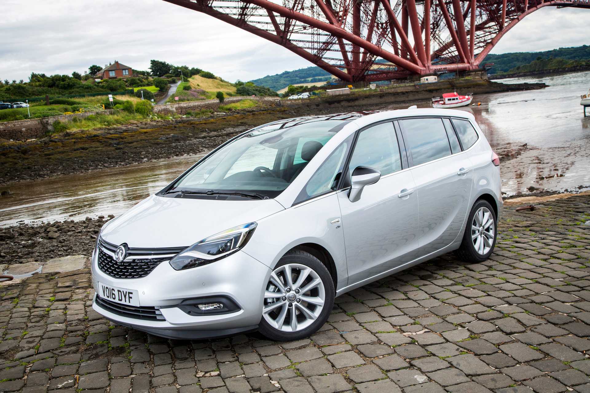 Opel Zafira 2016