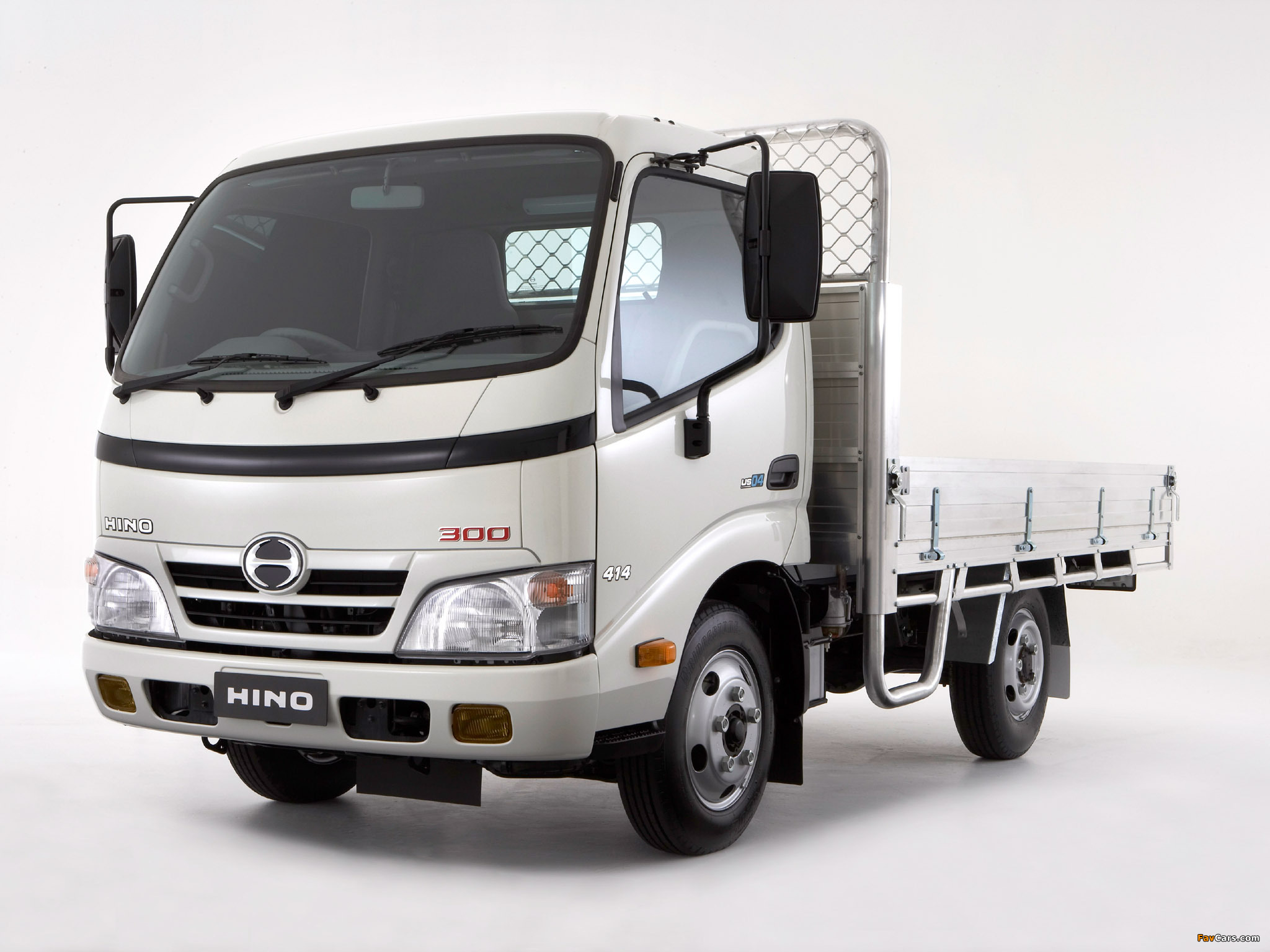 Hino. Грузовик Хино 300. Hino 300 бортовой. Хино 300 шасси. Хино 300 710.