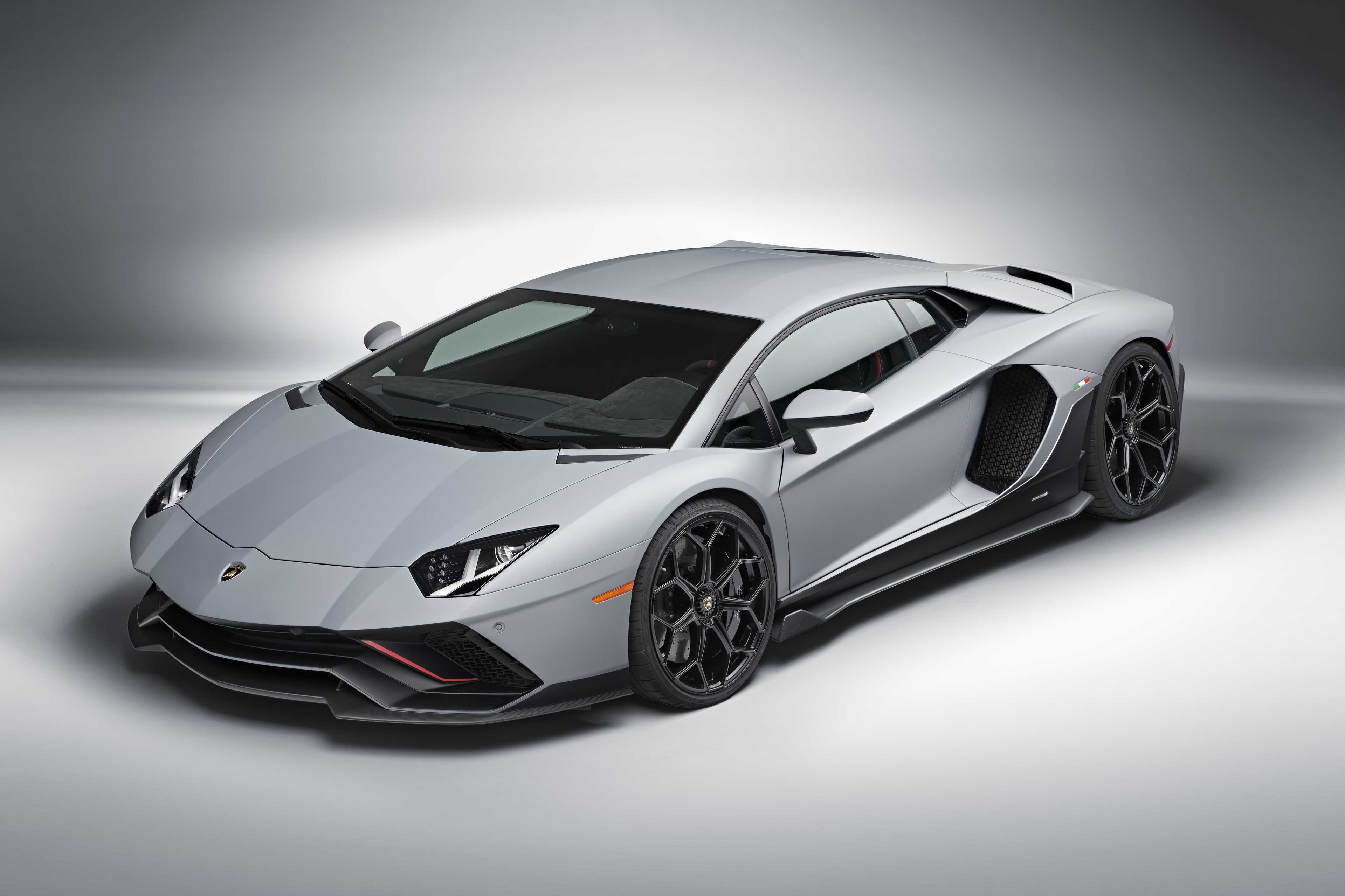 Filing tuning di alta qualità Lamborghini Aventador LP 780-4 Ultimae  780hp