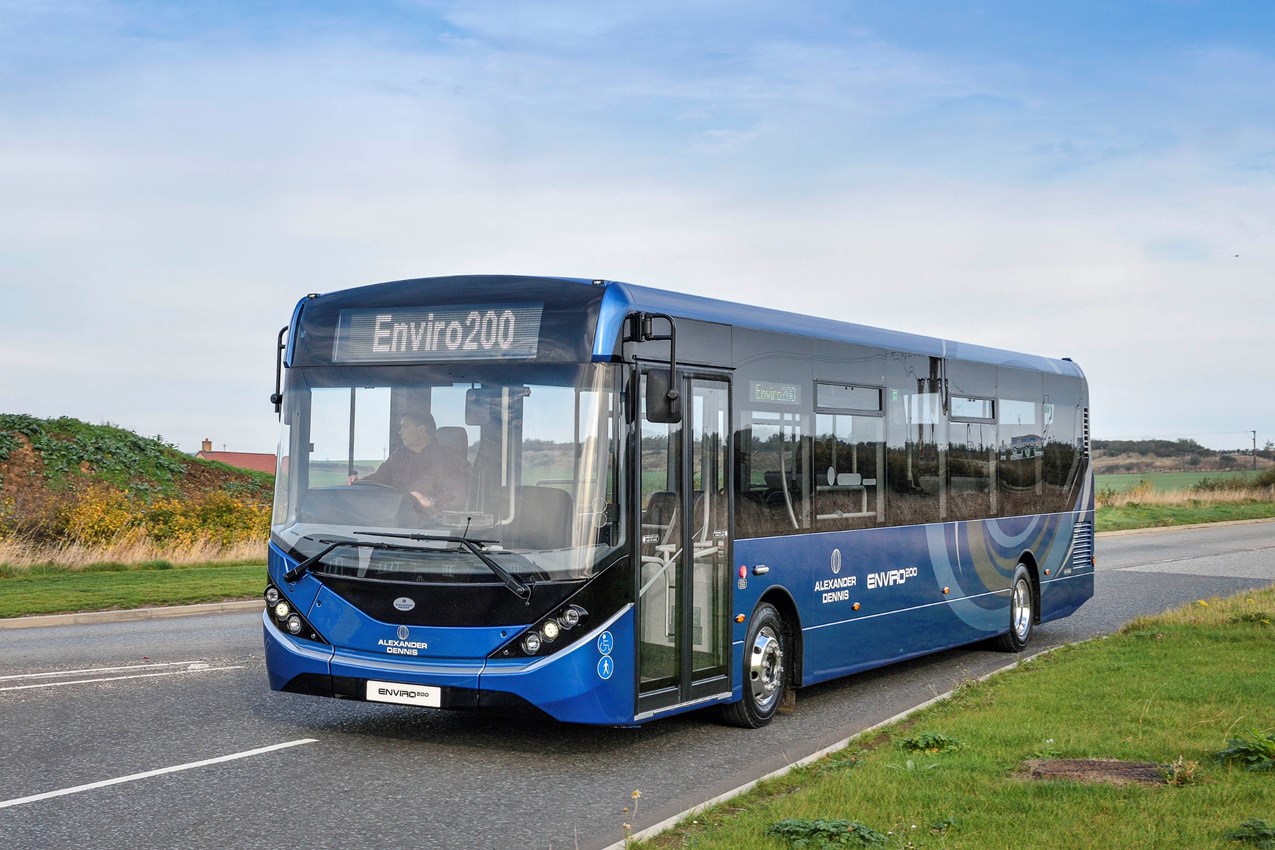 Производители автобусов. Alexander Dennis автобусы. Шотландский автобус. Автобусы в Шотландии. Автобус на море.